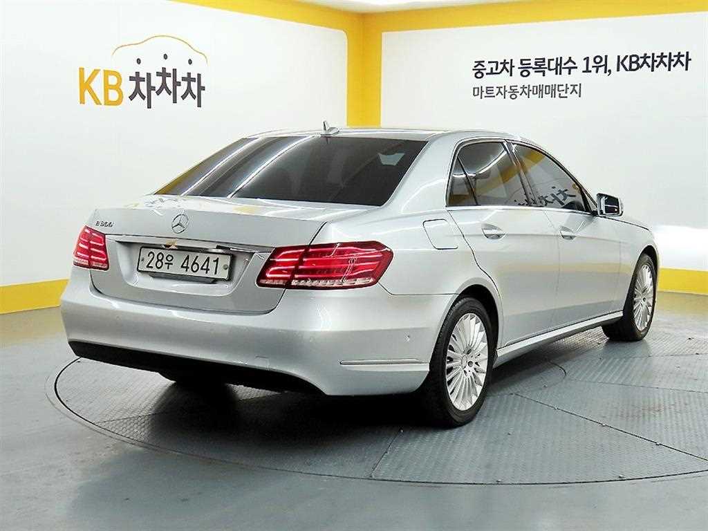 Mercedes Benz E class - Vista 4