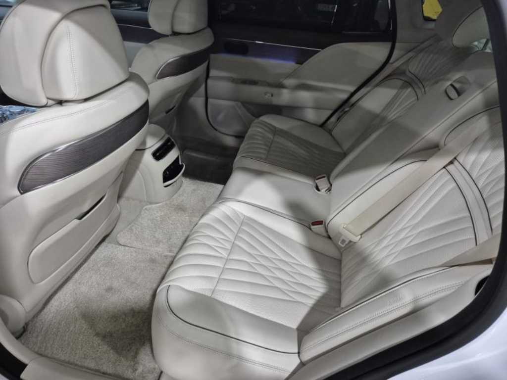 Genesis G90 - Vista 6