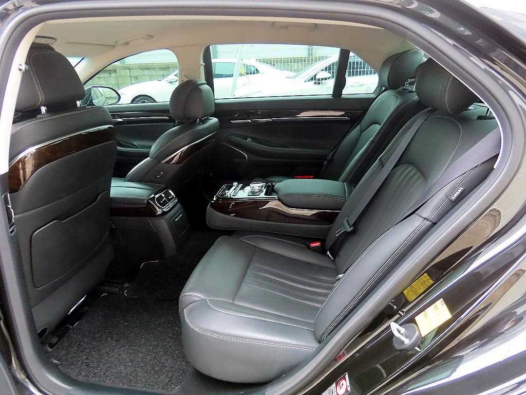 Genesis G90 - Vista 6