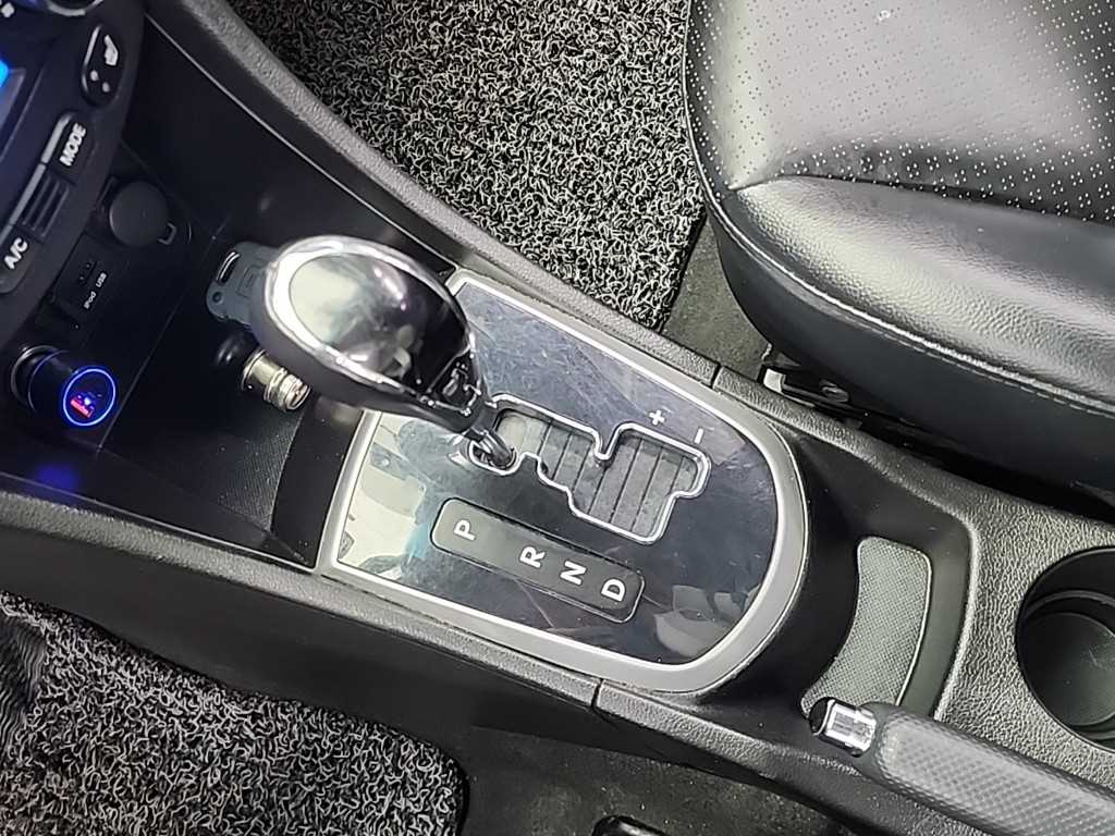 HYUNDAI Accent - Vista 8