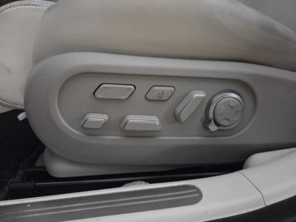 Genesis GV60 - Vista 8