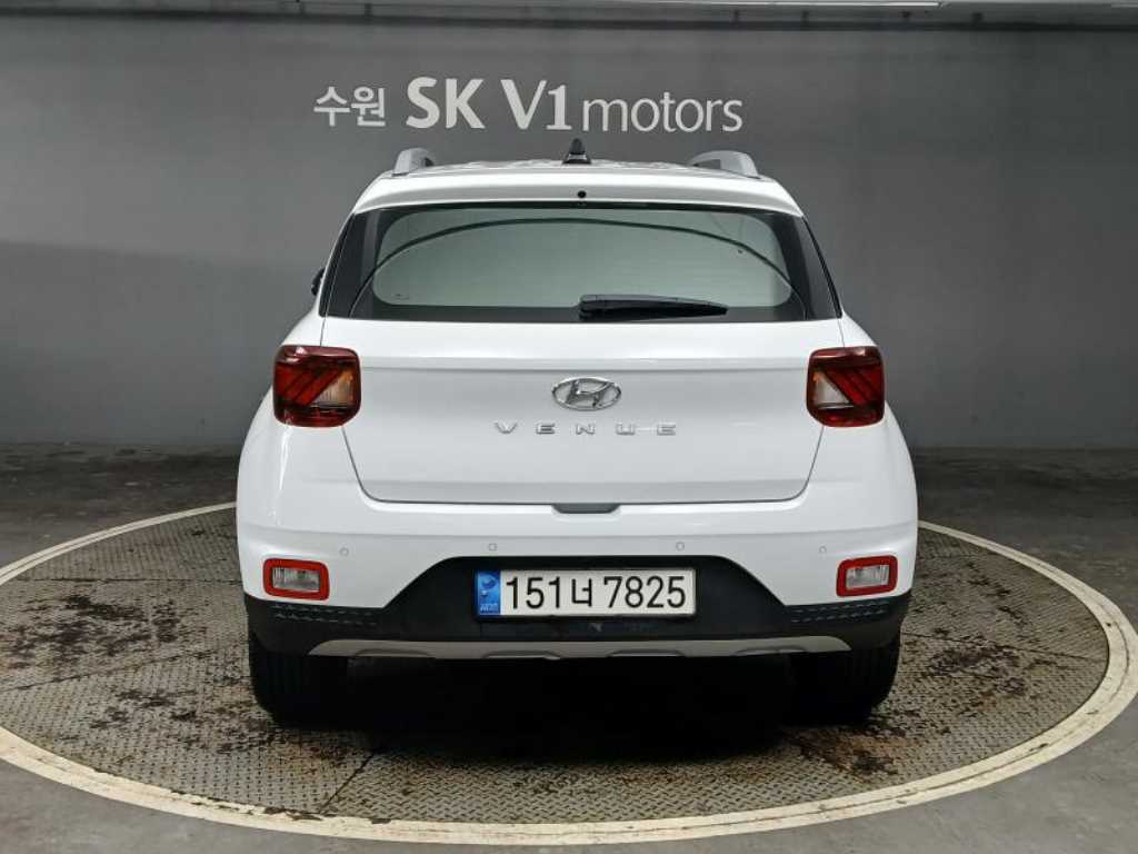 HYUNDAI Venue - Vista 5