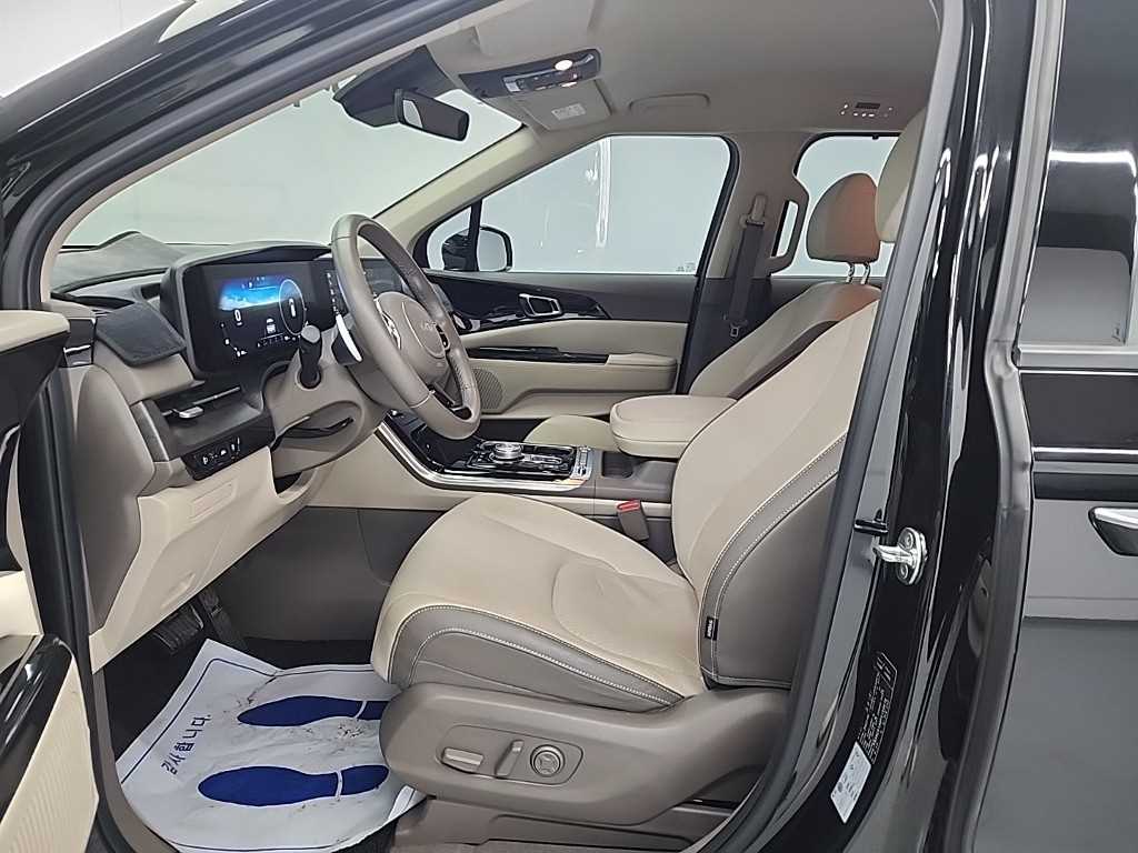 KIA Carnival - Vista 11