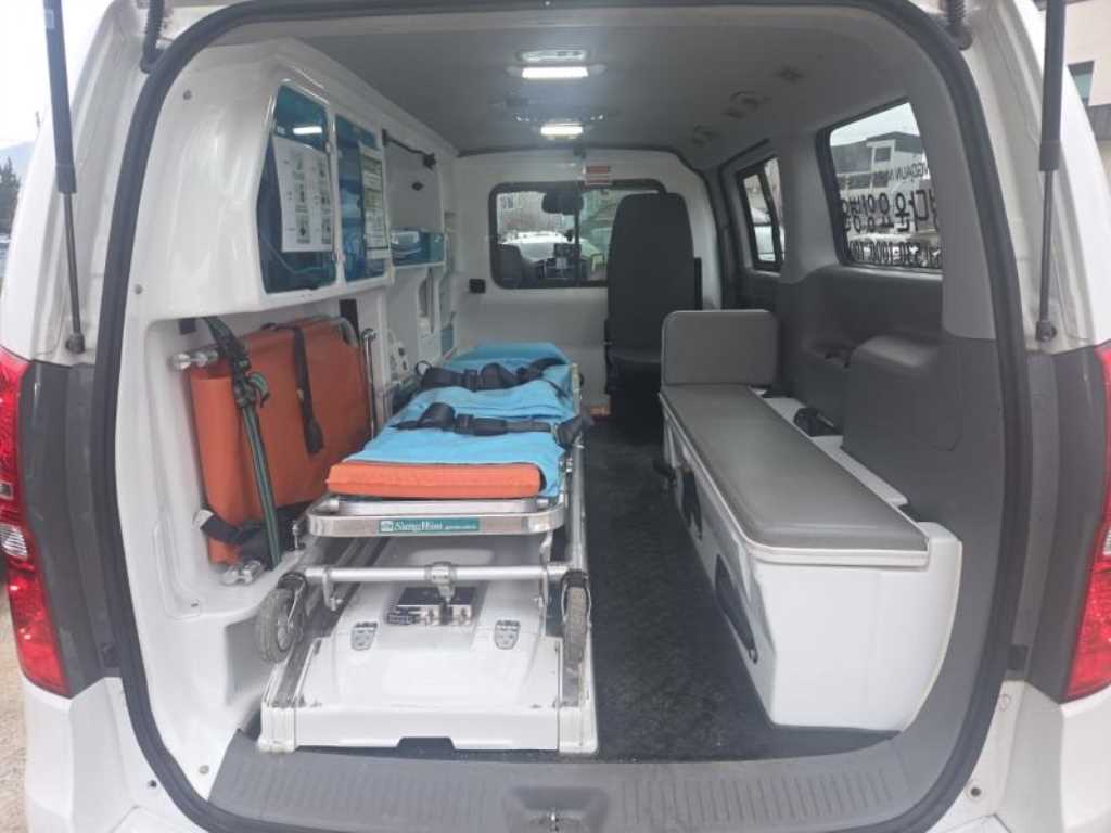 HYUNDAI Starex - Vista 8