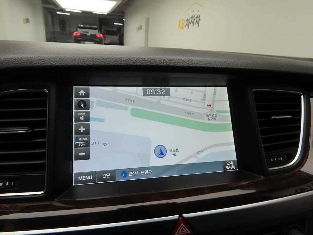 HYUNDAI Genesis - Vista 8