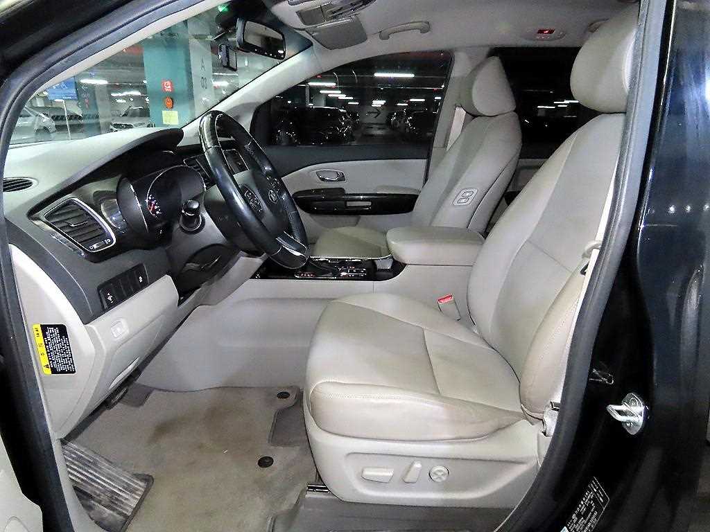 KIA Carnival - Vista 6
