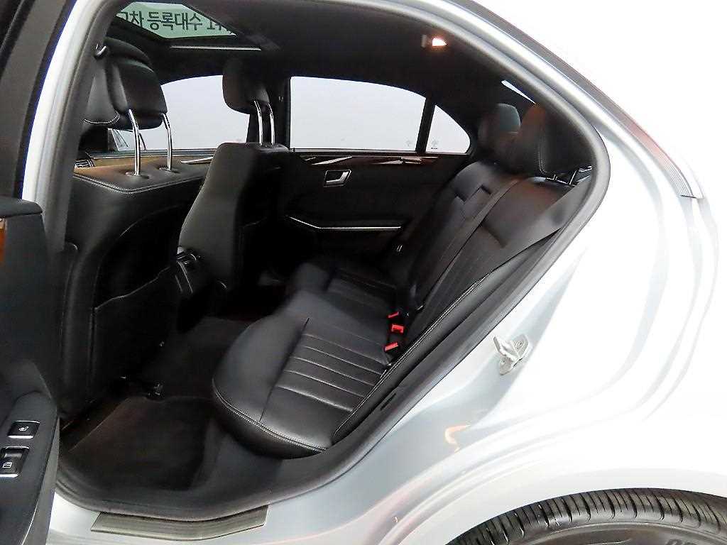 Mercedes Benz E class - Vista 6