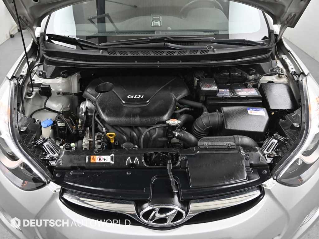 HYUNDAI Avante - Vista 6