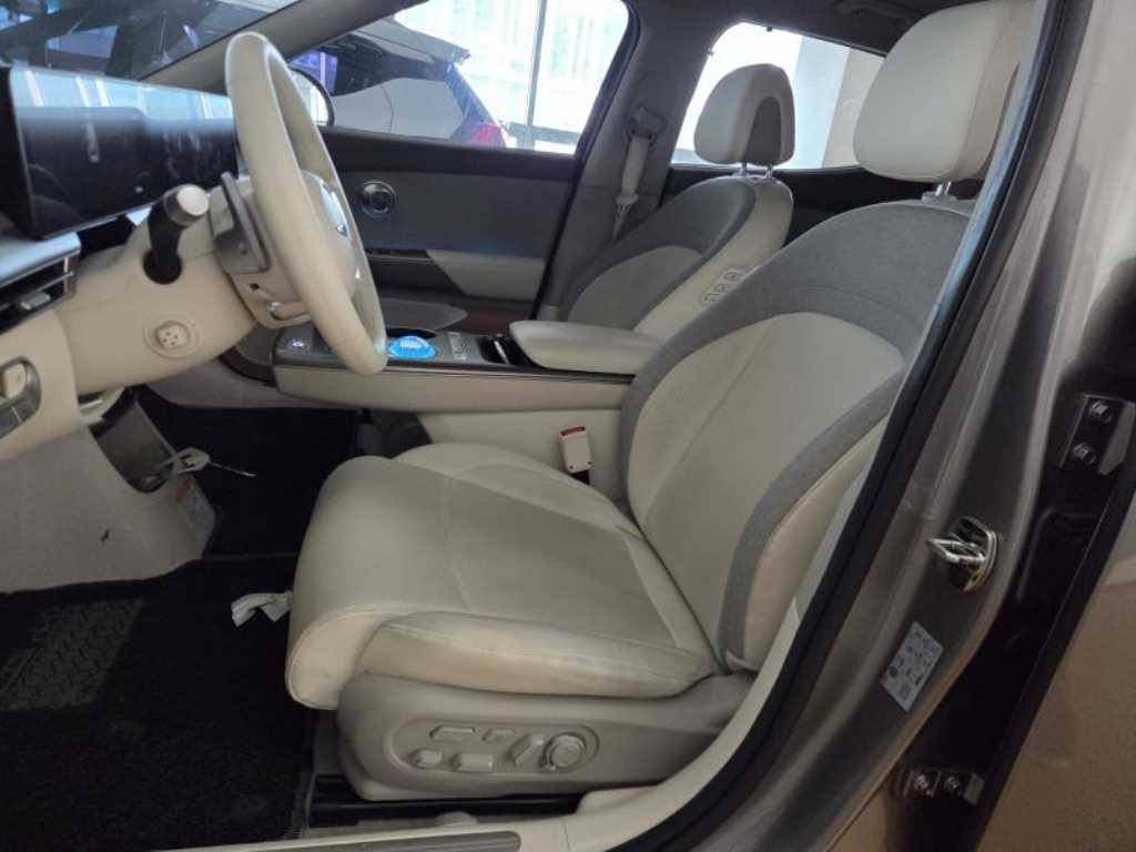 Genesis GV60 - Vista 6