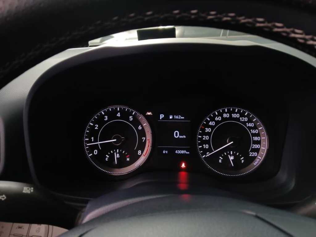 HYUNDAI Venue - Vista 9