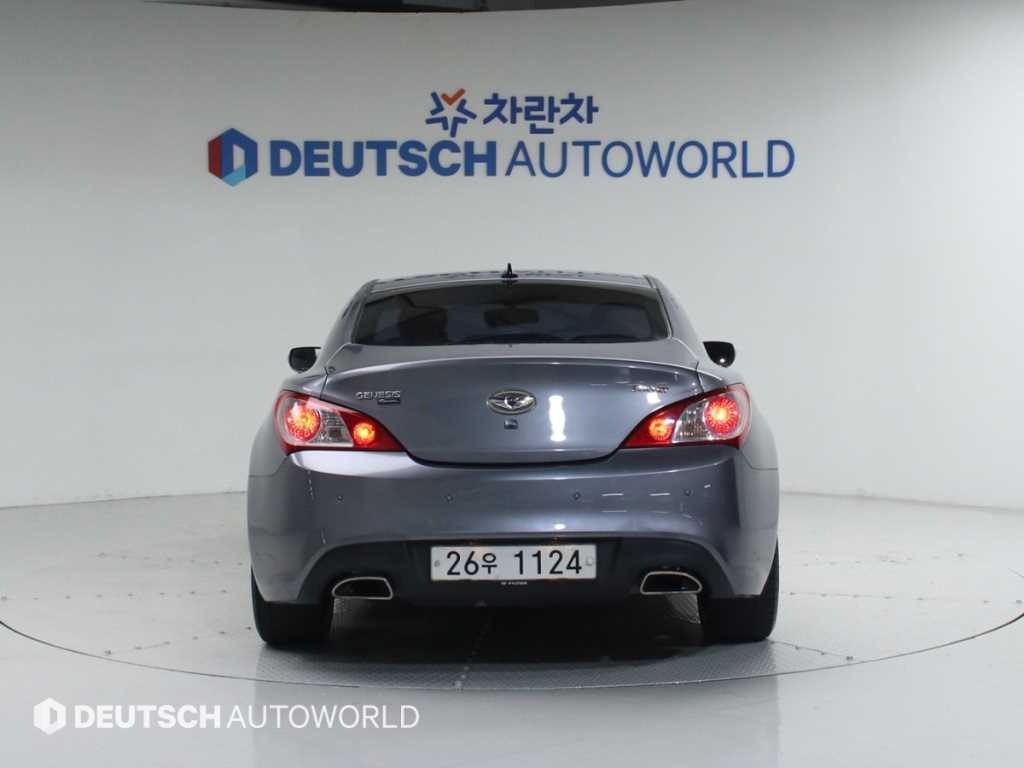 HYUNDAI Genesis - Vista 4