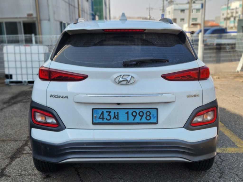 HYUNDAI Kona - Vista 4