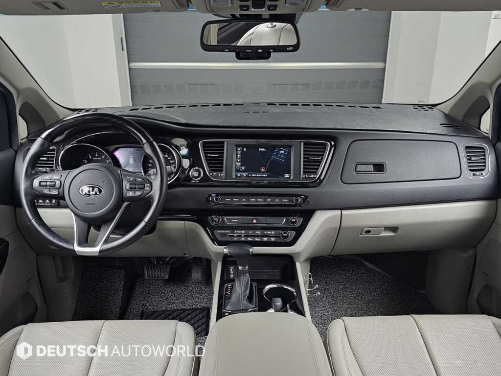 KIA Carnival - Vista 7