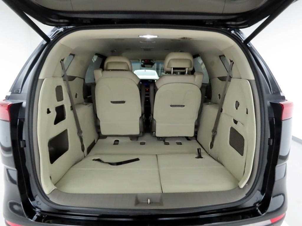 KIA Carnival - Vista 5