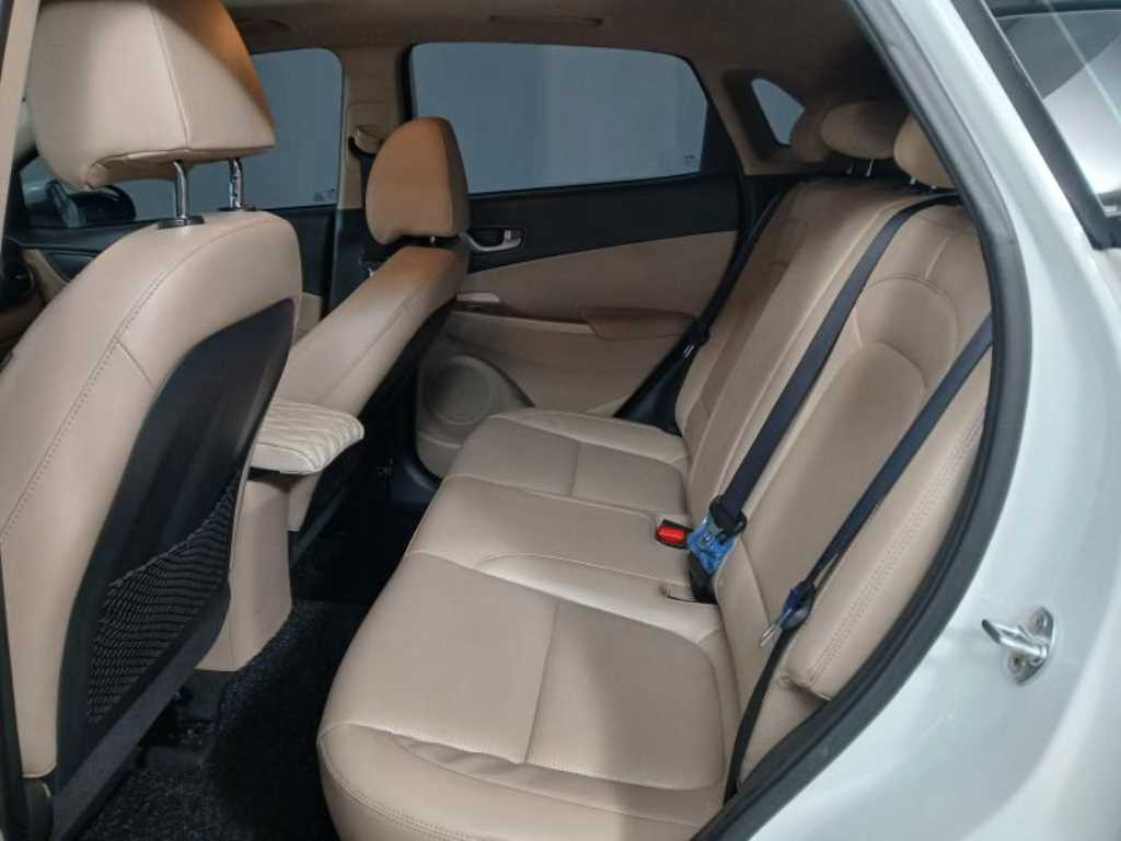 HYUNDAI Kona - Vista 7