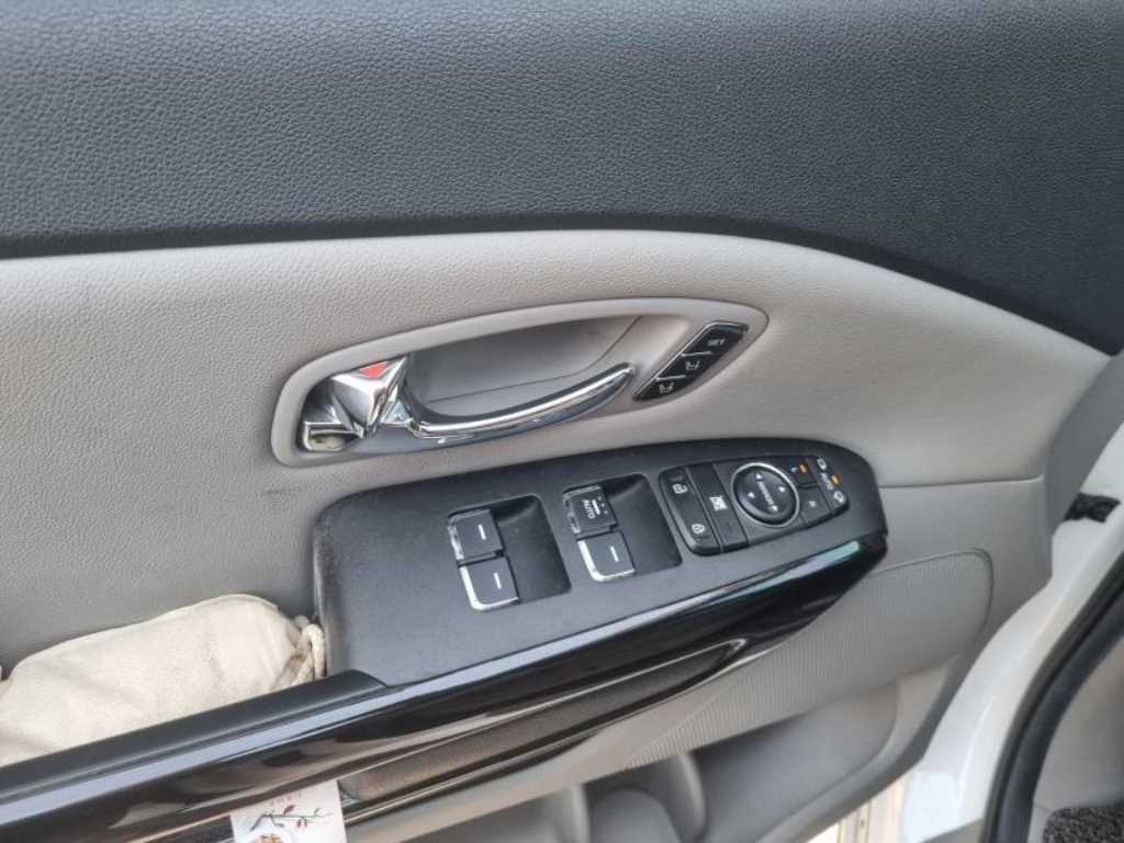KIA Carnival - Vista 10
