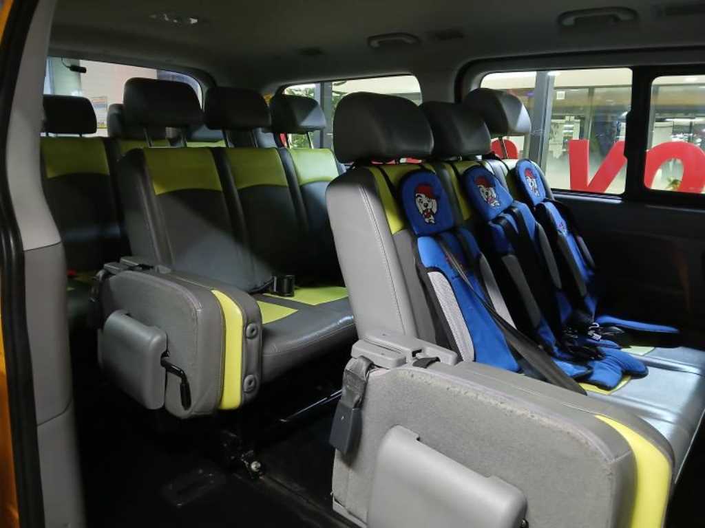 HYUNDAI Starex - Vista 7