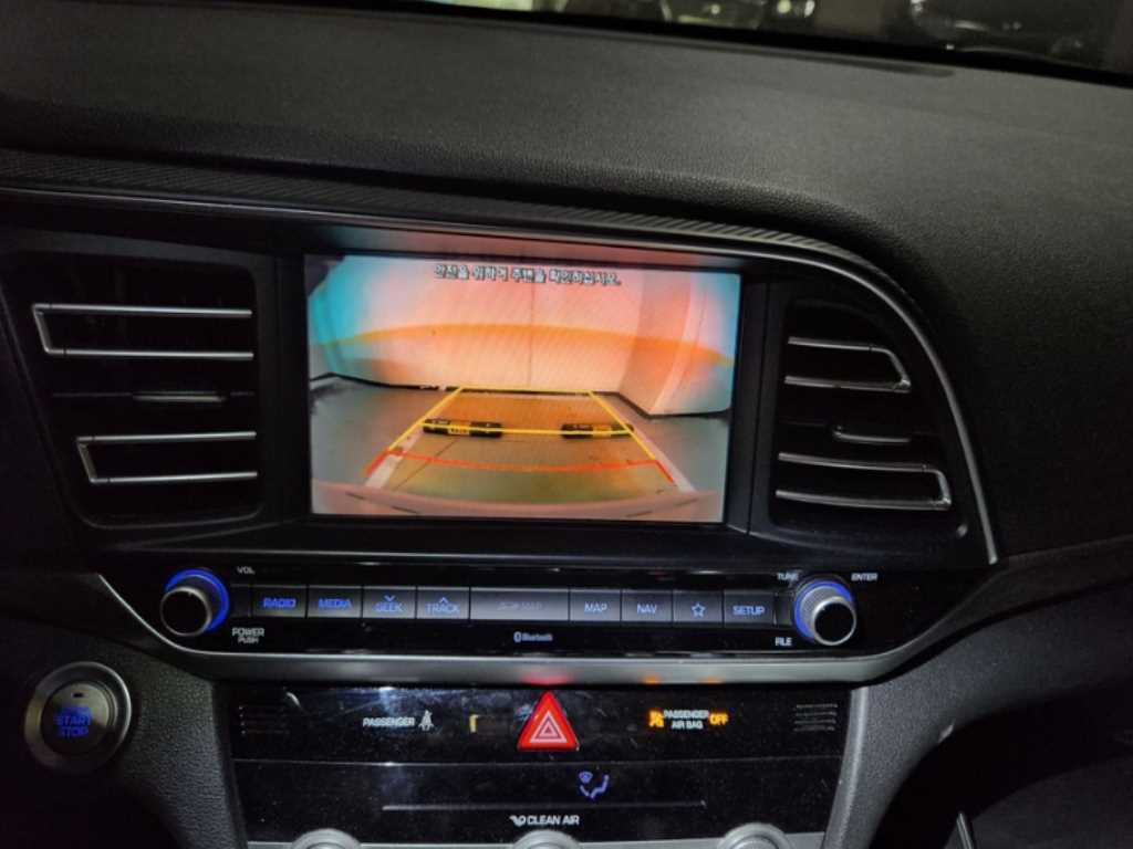 HYUNDAI Avante - Vista 8