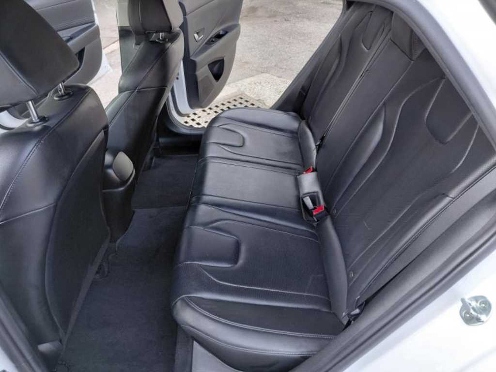 HYUNDAI Avante - Vista 12