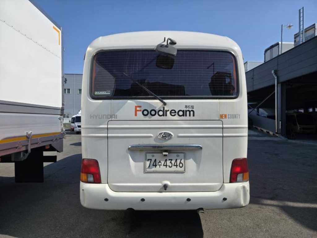 medium and large bus Hyundai bus - Vista 4
