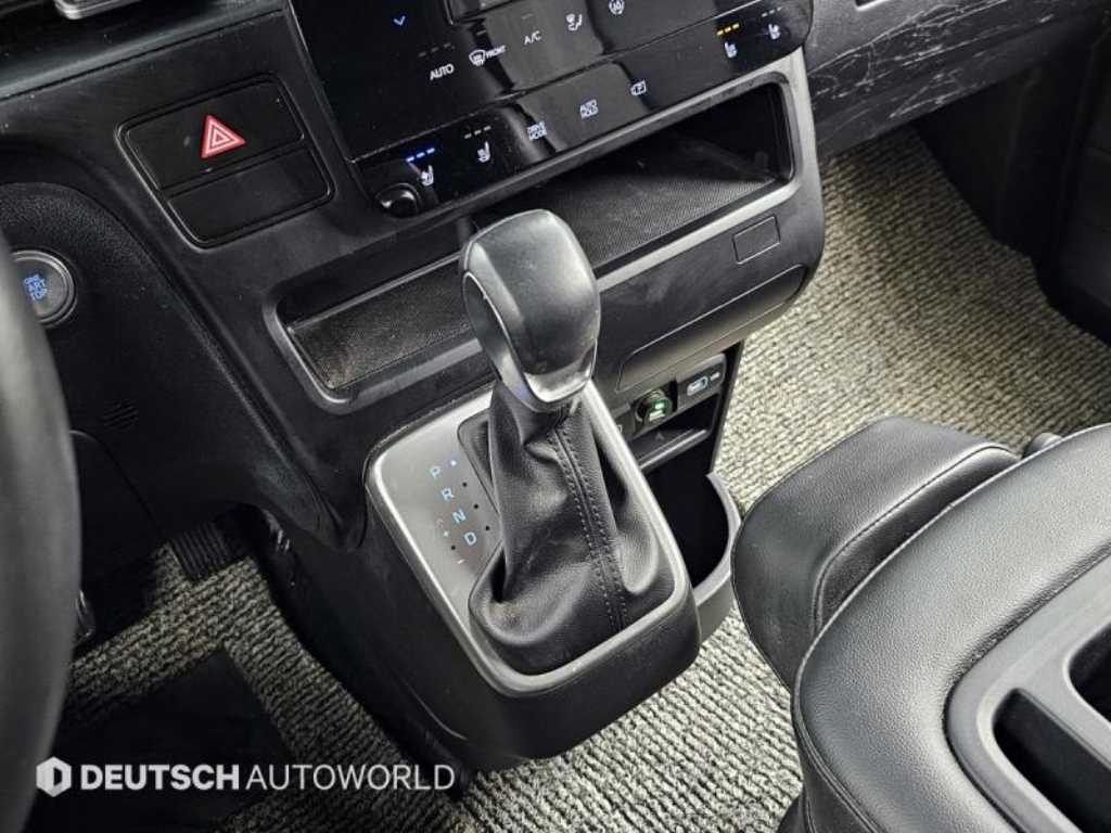 HYUNDAI Staria - Vista 9