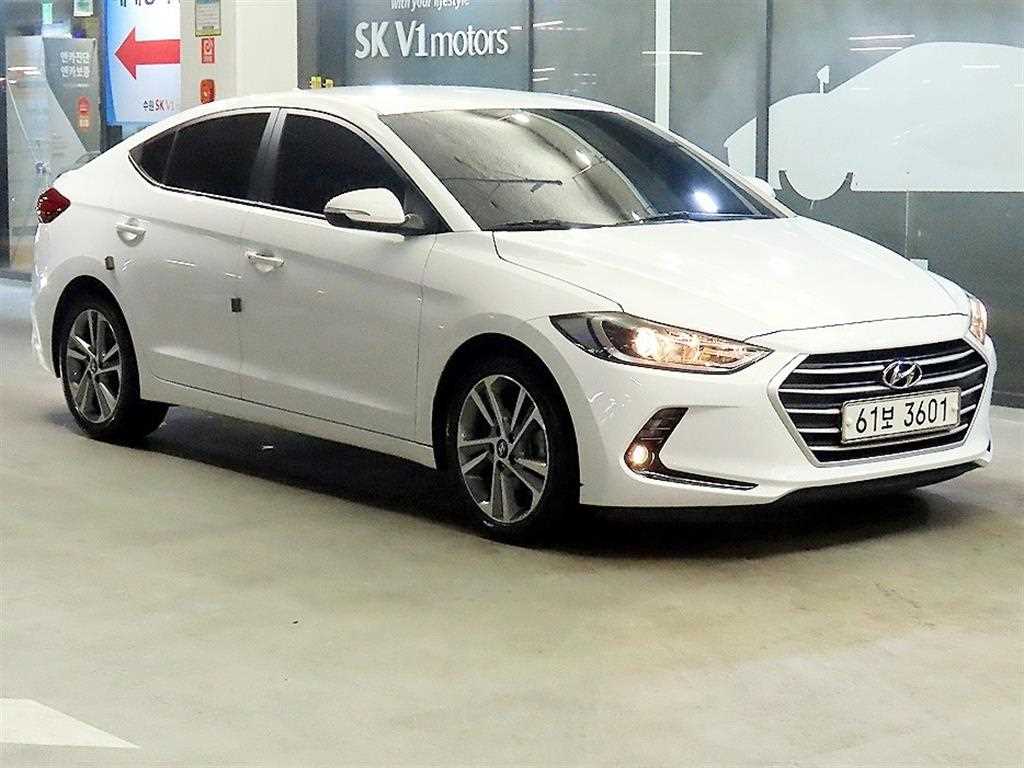 HYUNDAI Avante - Vista 2