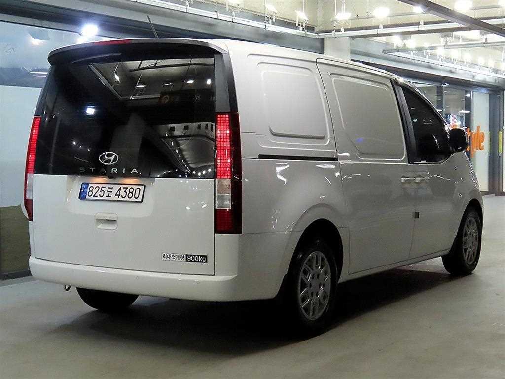 HYUNDAI Staria - Vista 4