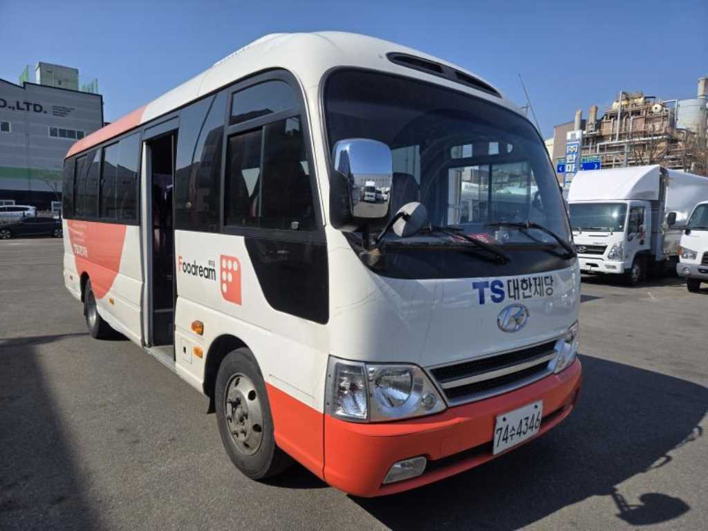 medium and large bus Hyundai bus - Vista 3