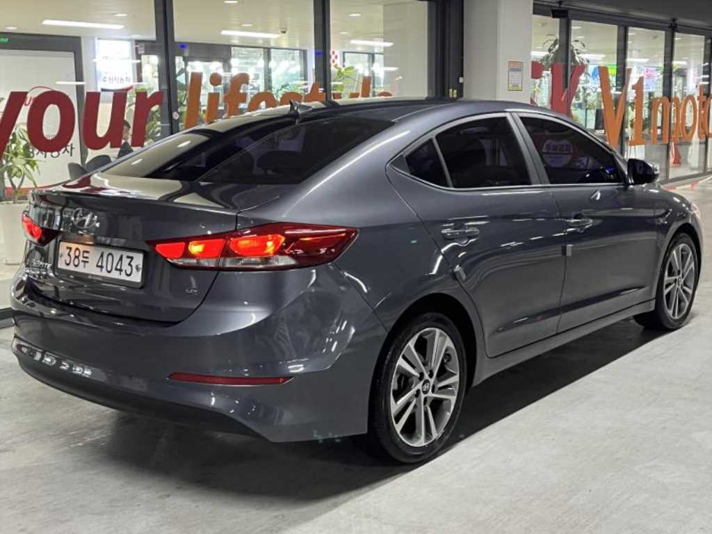 HYUNDAI Avante - Vista 4