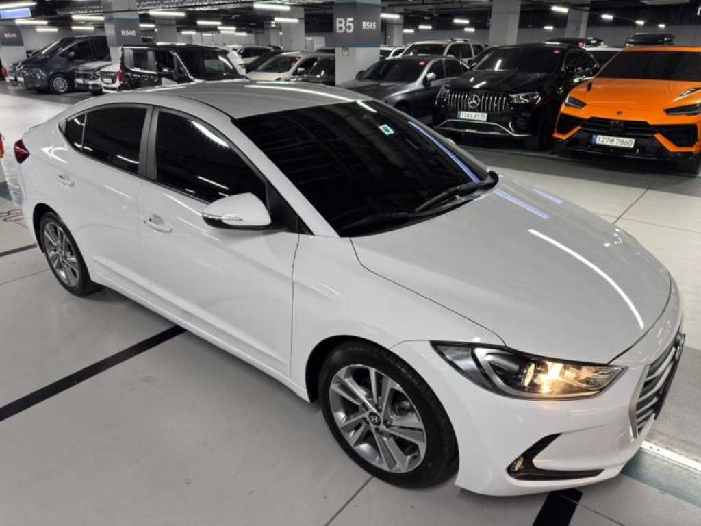 HYUNDAI Avante - Vista 6