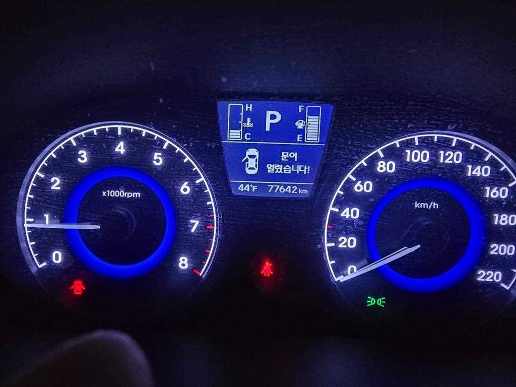 HYUNDAI Accent - Vista 3