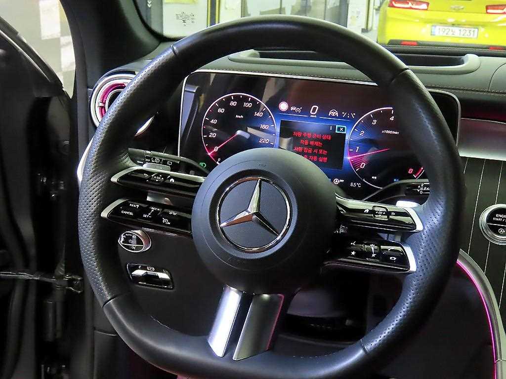 Mercedes Benz GLC Class - Vista 8