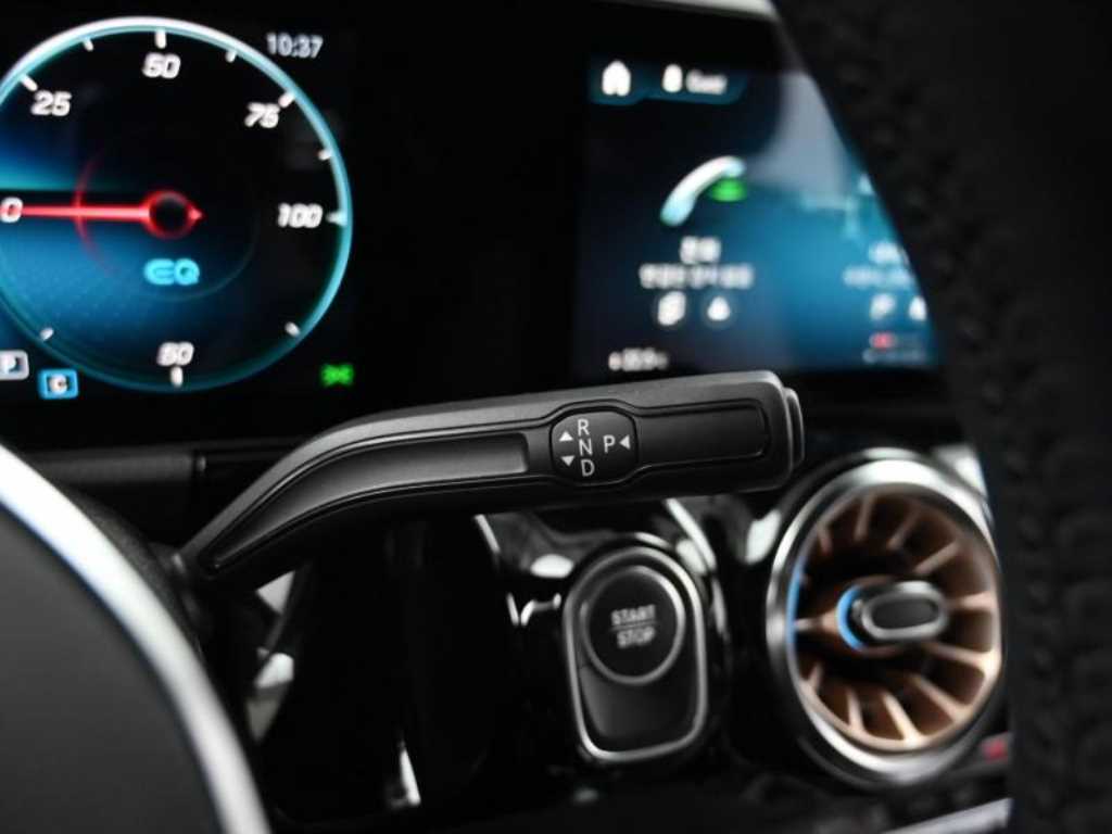 Mercedes Benz EQA - Vista 9