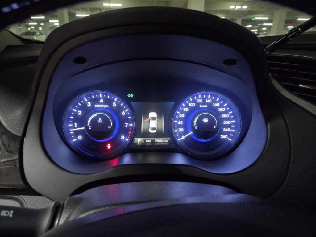 HYUNDAI Grandeur - Vista 10