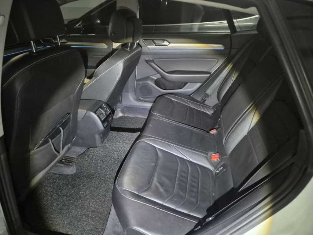 Volkswagen Arteon - Vista 5