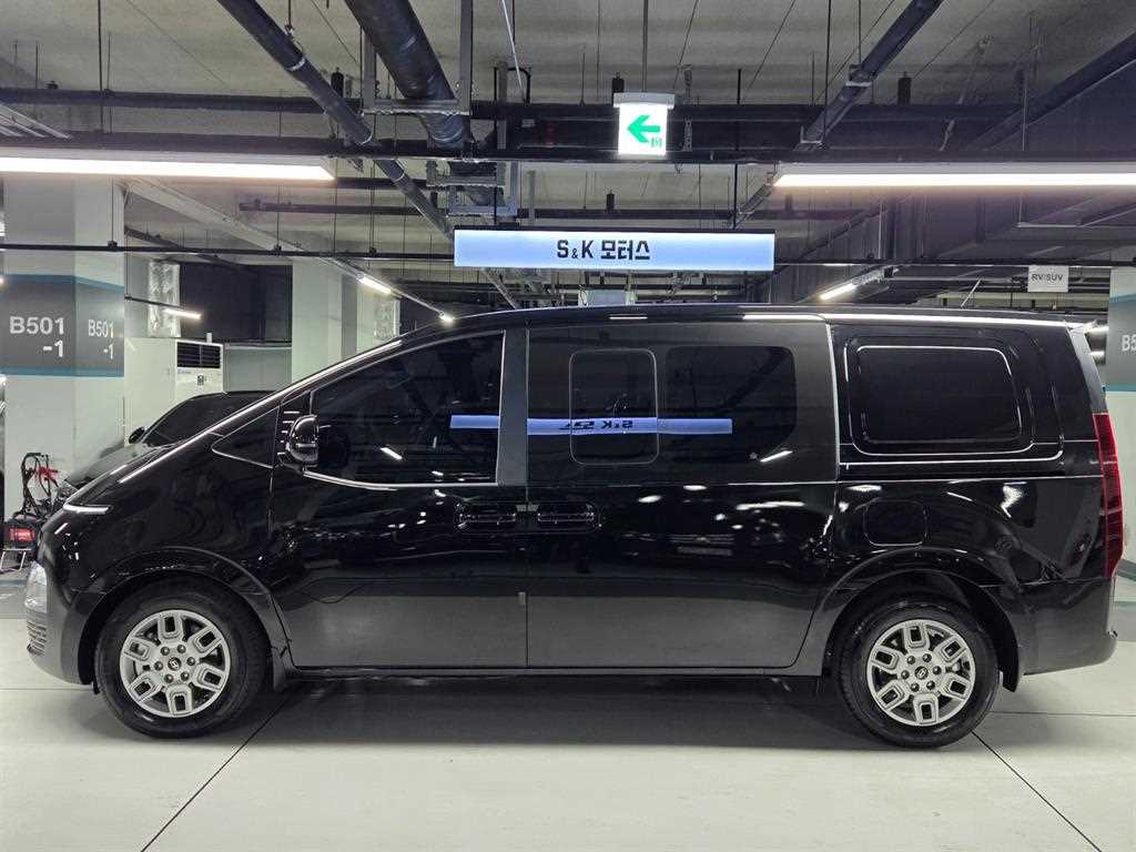 HYUNDAI Staria - Vista 3