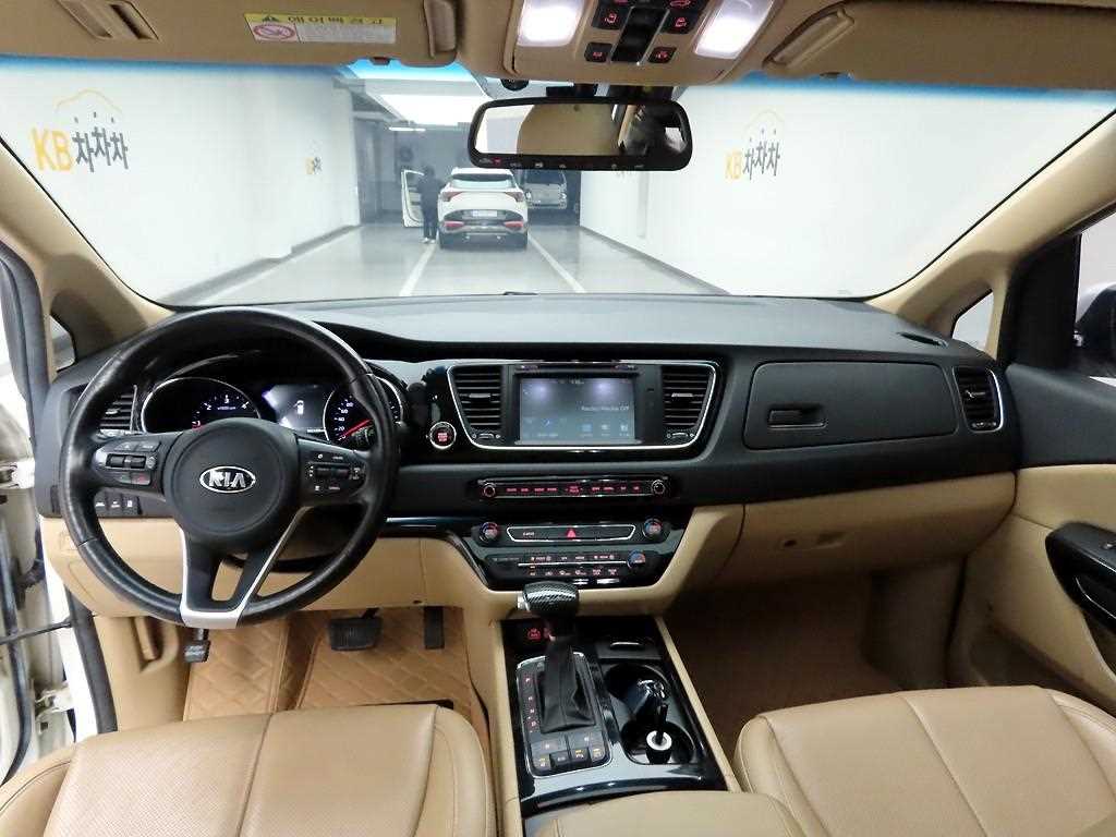 KIA Carnival - Vista 6