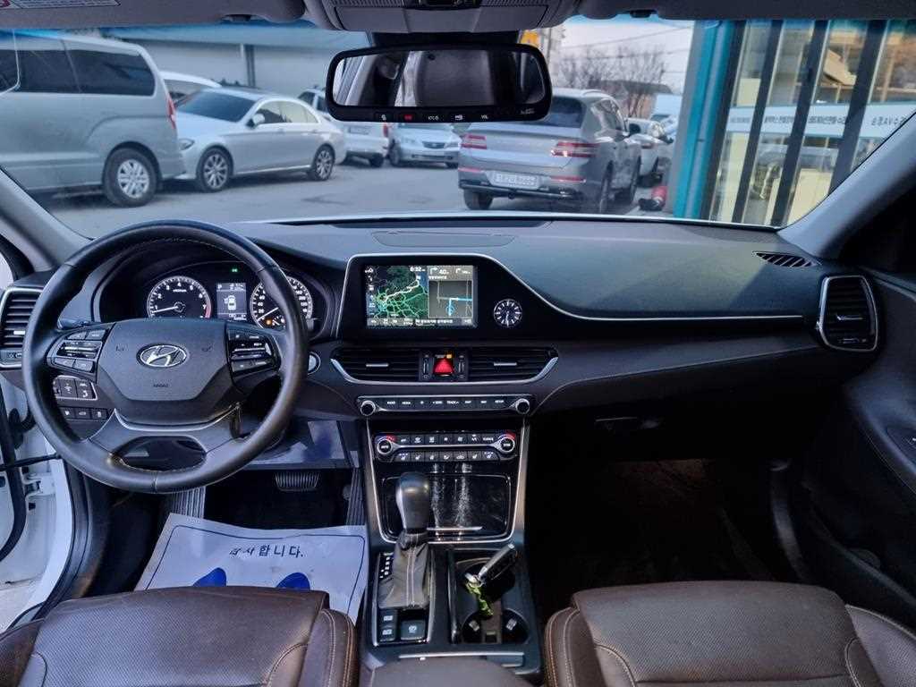 HYUNDAI Grandeur - Vista 9