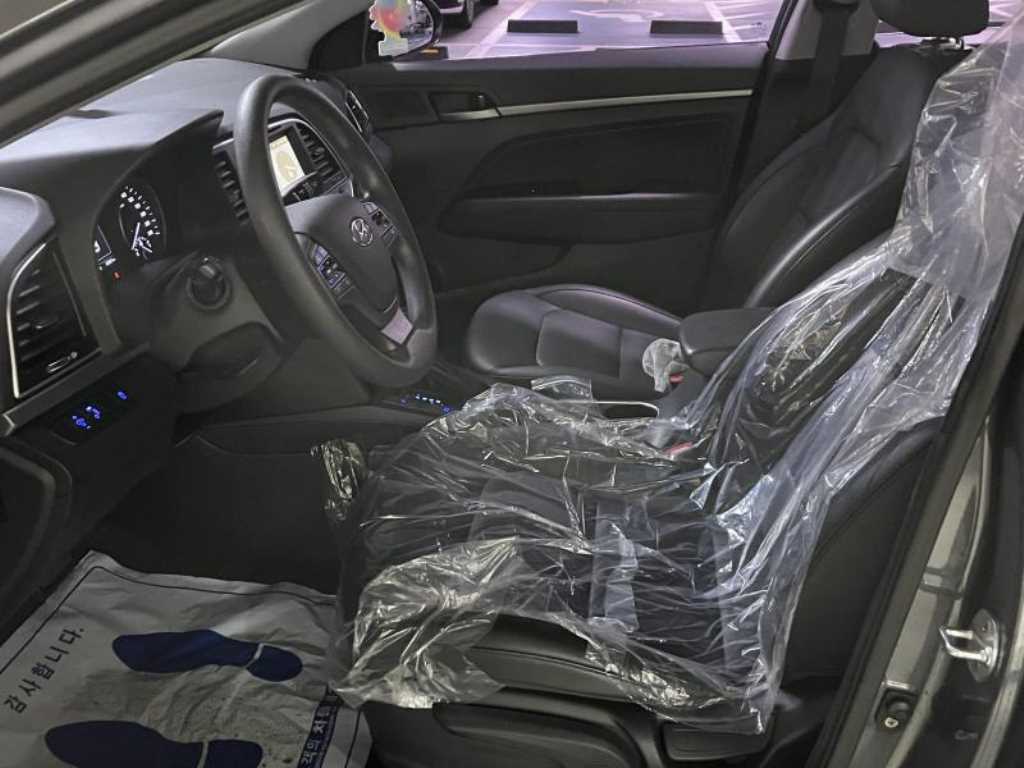 HYUNDAI Avante - Vista 11