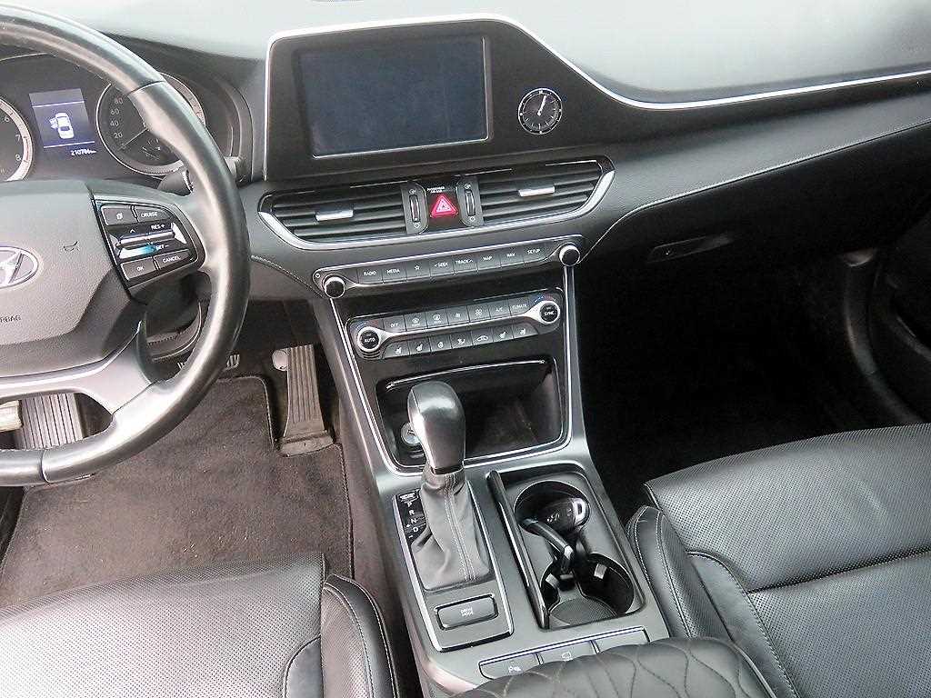 HYUNDAI Grandeur - Vista 11