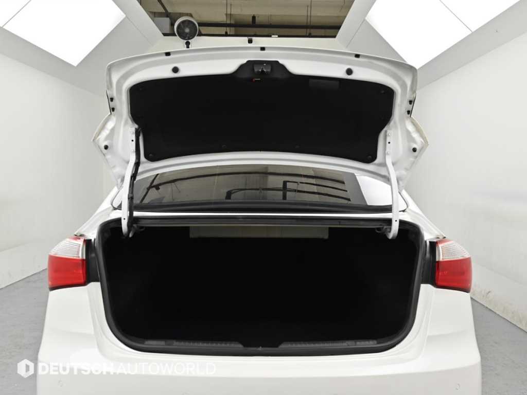 KIA K3 2013 Blanco - Importación desde Corea - HF Imports Iquique - Foto 20