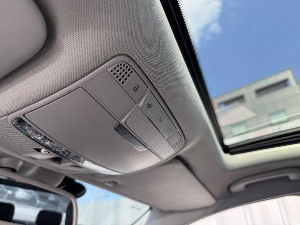 Mercedes Benz C Class - Vista 8