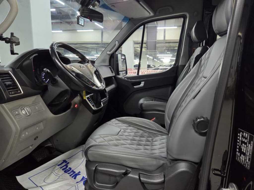 HYUNDAI Solati - Vista 9