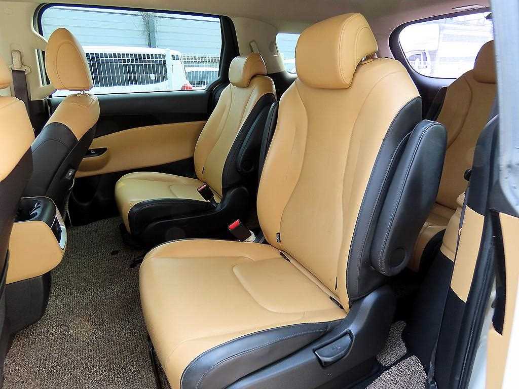 KIA Carnival - Vista 6