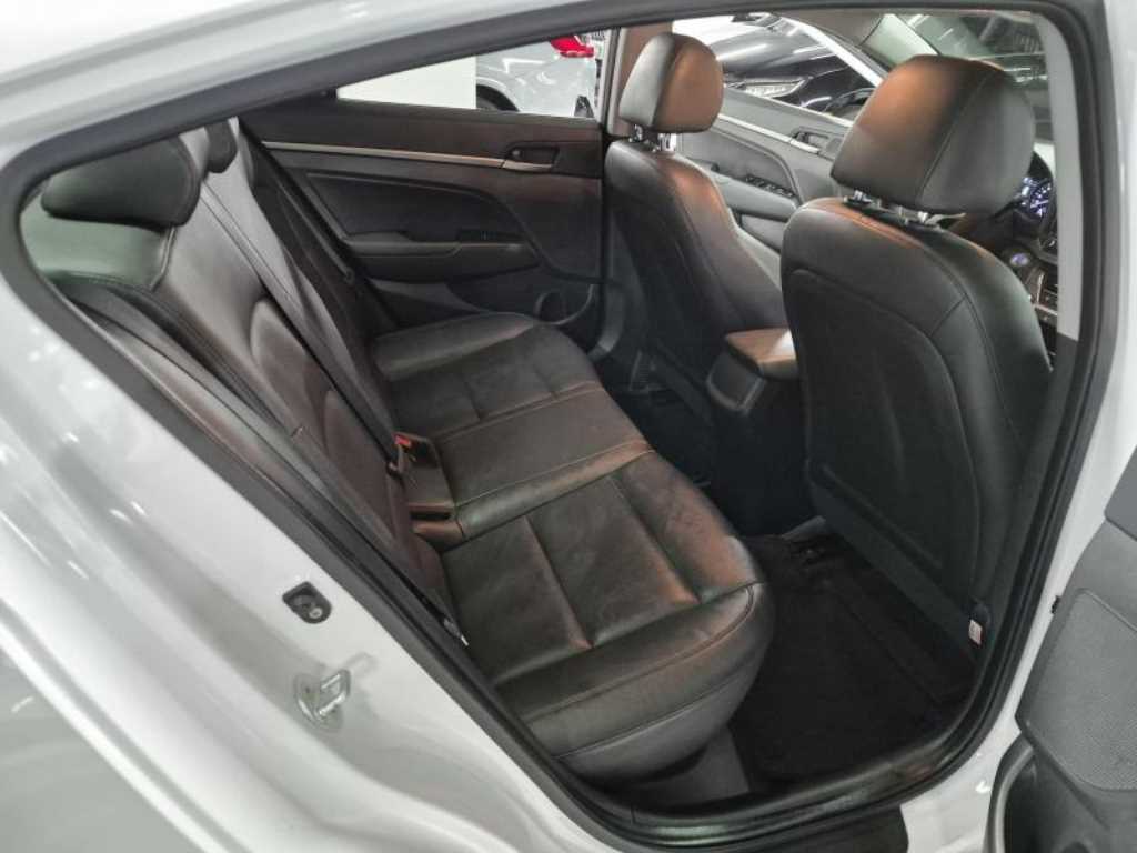 HYUNDAI Avante - Vista 11