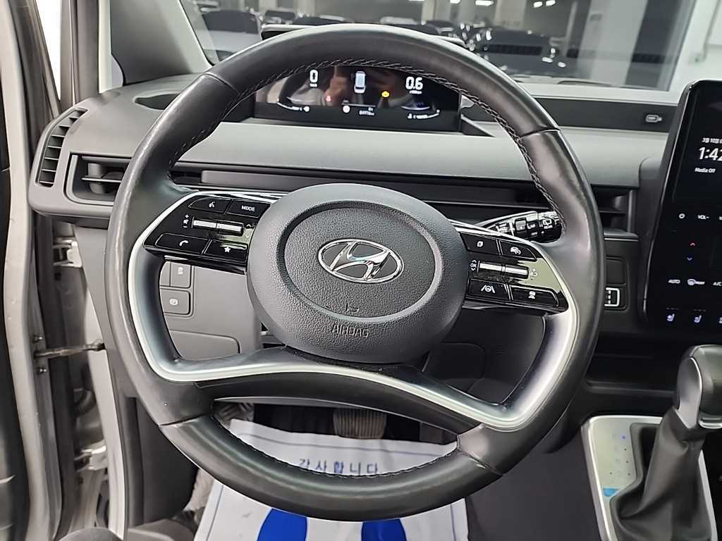 HYUNDAI Staria - Vista 9