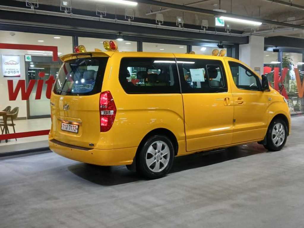 HYUNDAI Starex - Vista 4