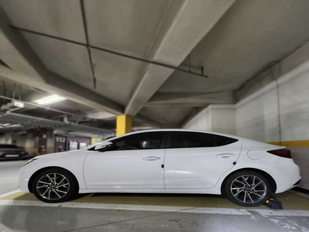 HYUNDAI Avante - Vista 3