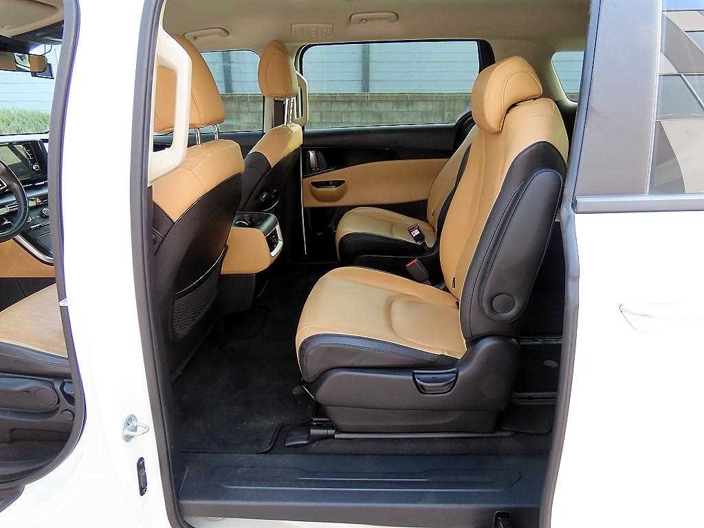 KIA Carnival - Vista 6