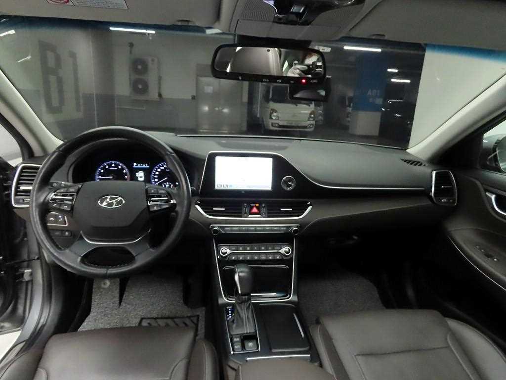 HYUNDAI Grandeur - Vista 6